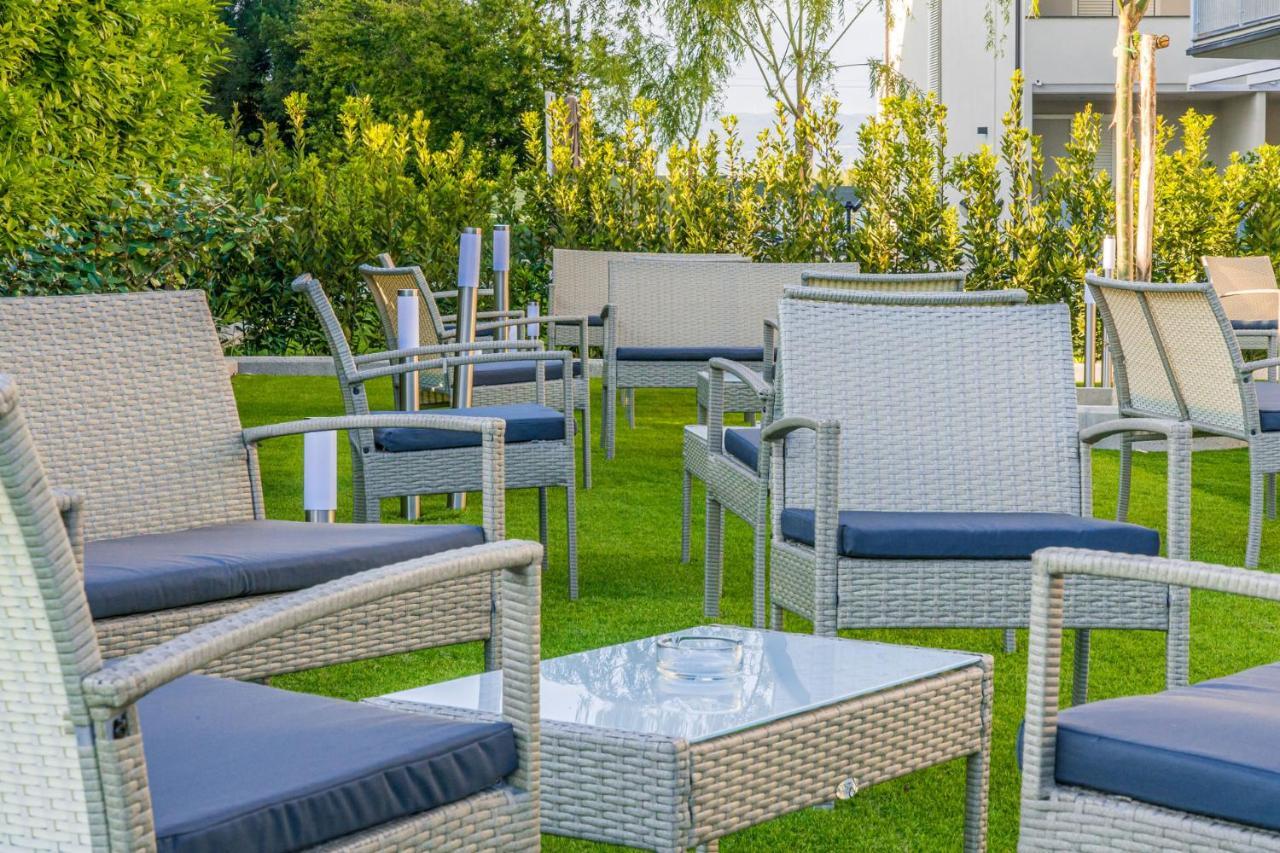 Golden Hotel Марина ди Чечина Екстериор снимка